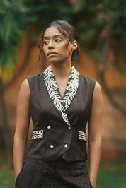 Vine Collar Vest