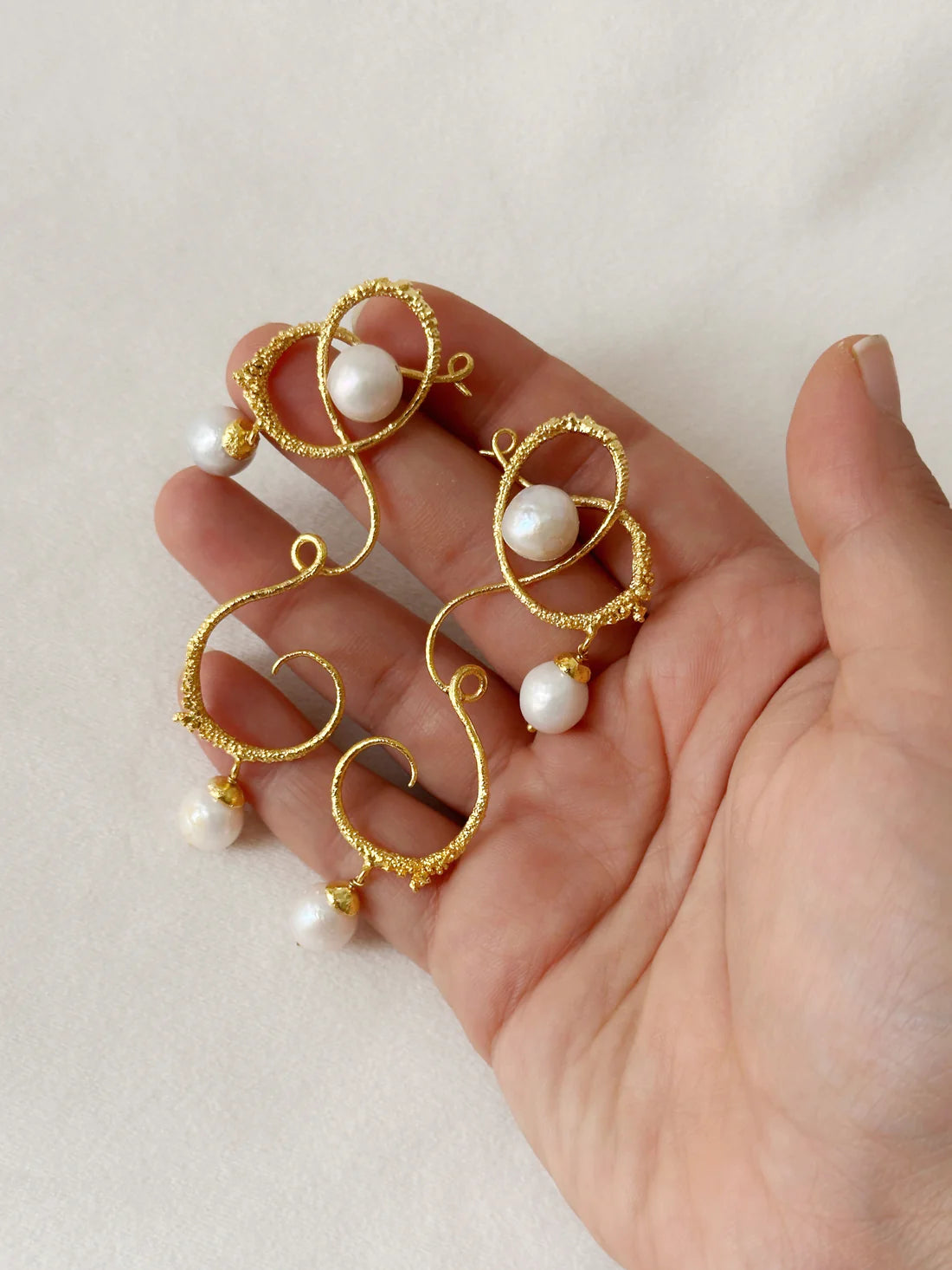 Curly Worly Pearly Danglers Gold