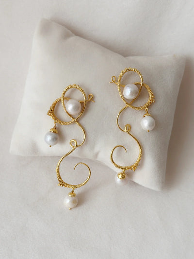 Curly Worly Pearly Danglers Gold