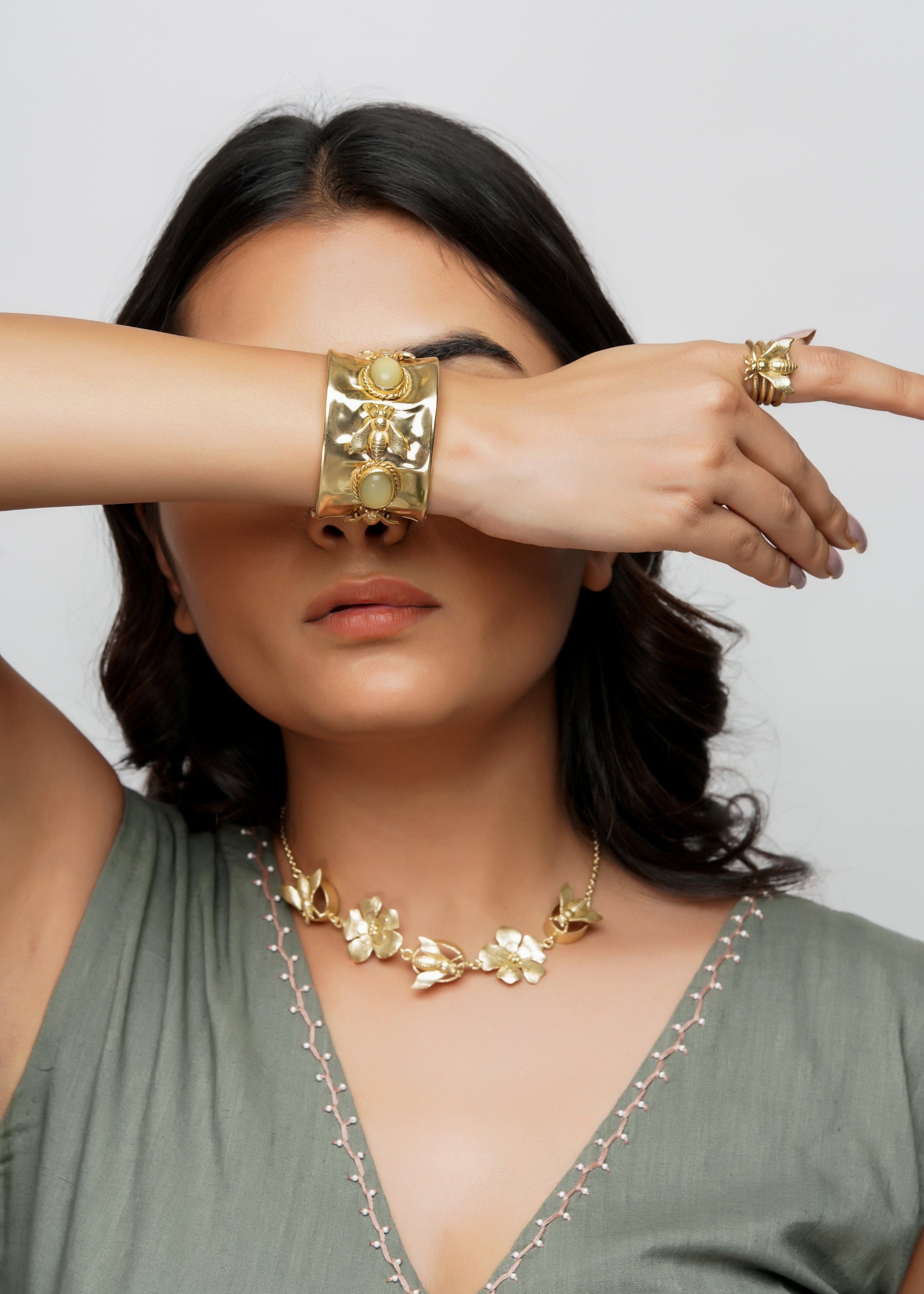 Buy an adjustable bee bracelet online
