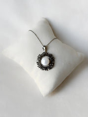 Blooming Wreath Pendant Black