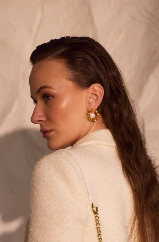 Blooming Wreath Pearl Studs Gold