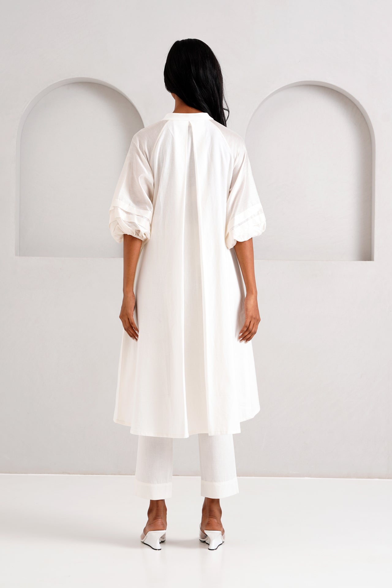 White Suvi Set Embroidered Tunic & Pants