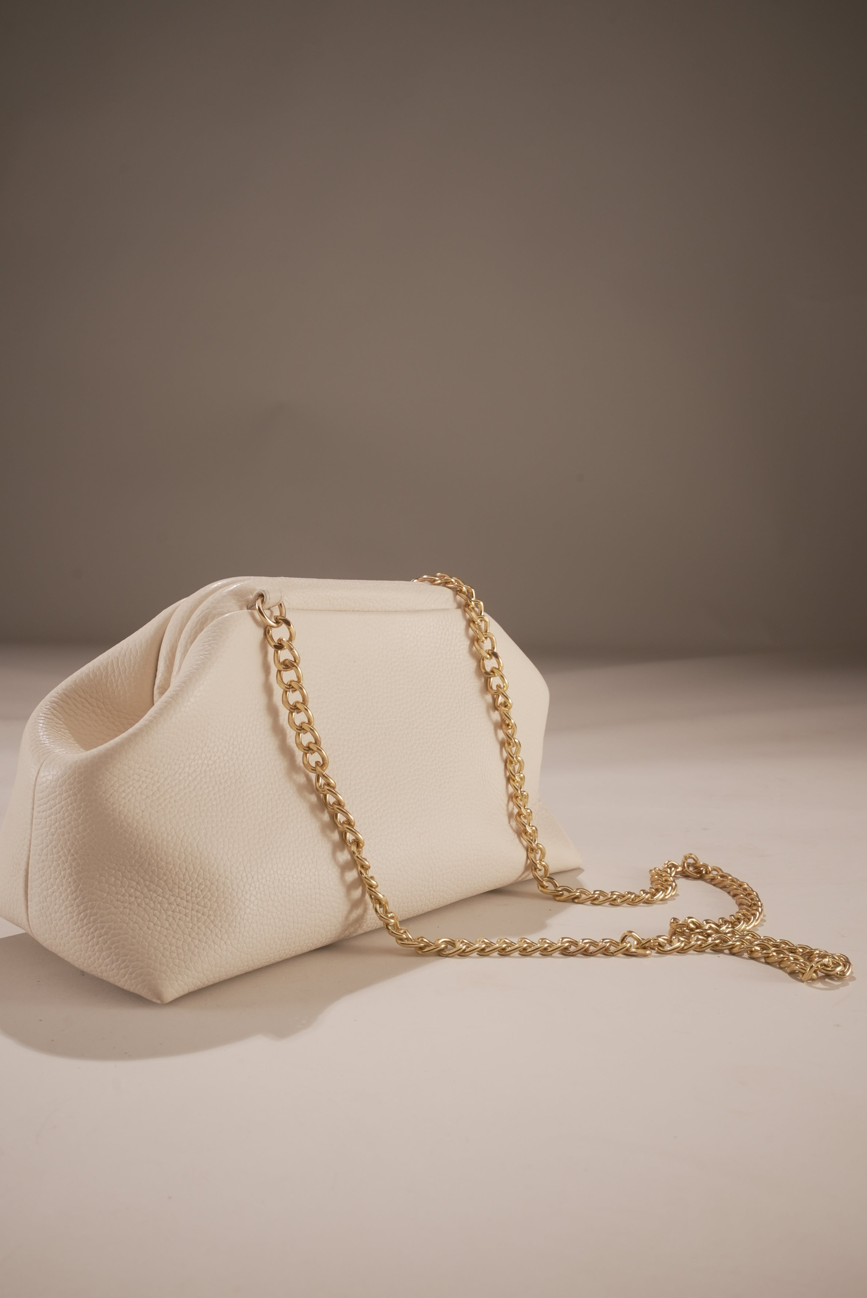 Westoria White Grained Clutch & Slingbag