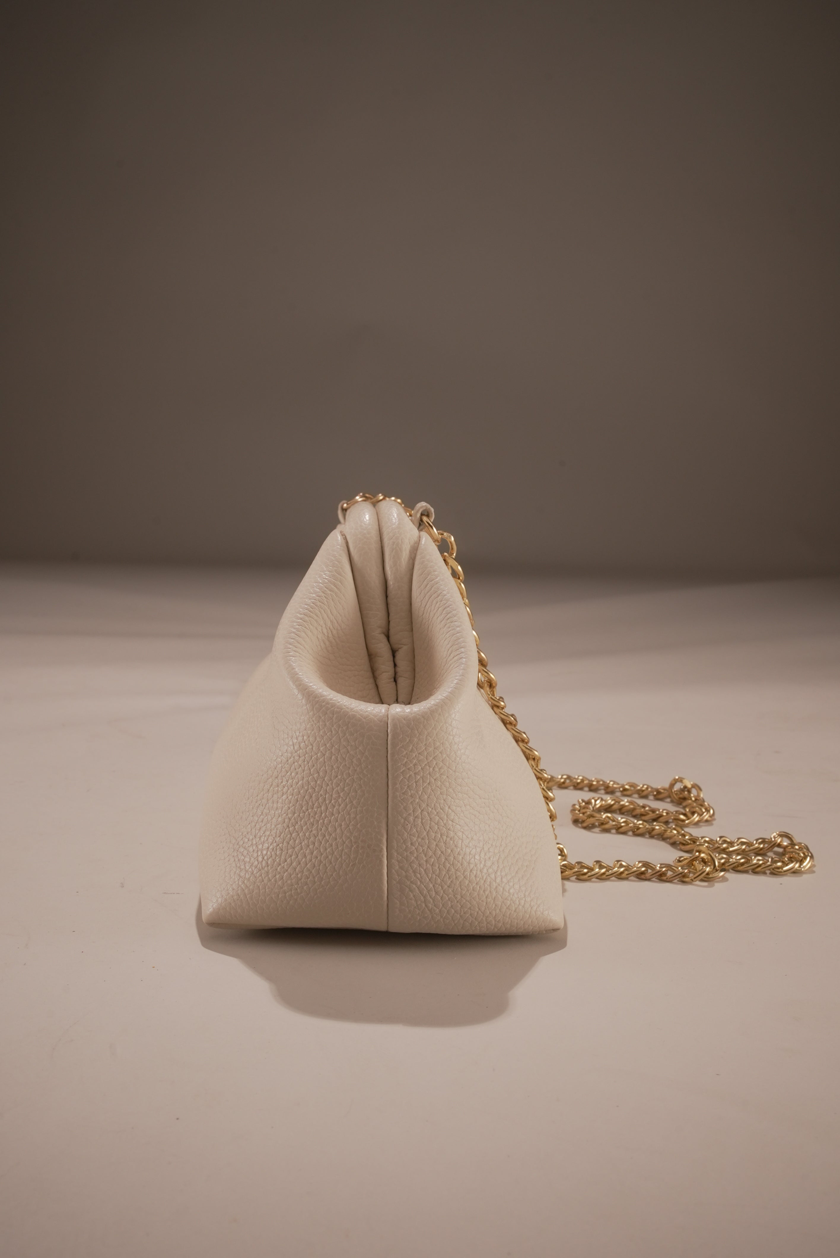 Westoria White Grained Clutch & Slingbag