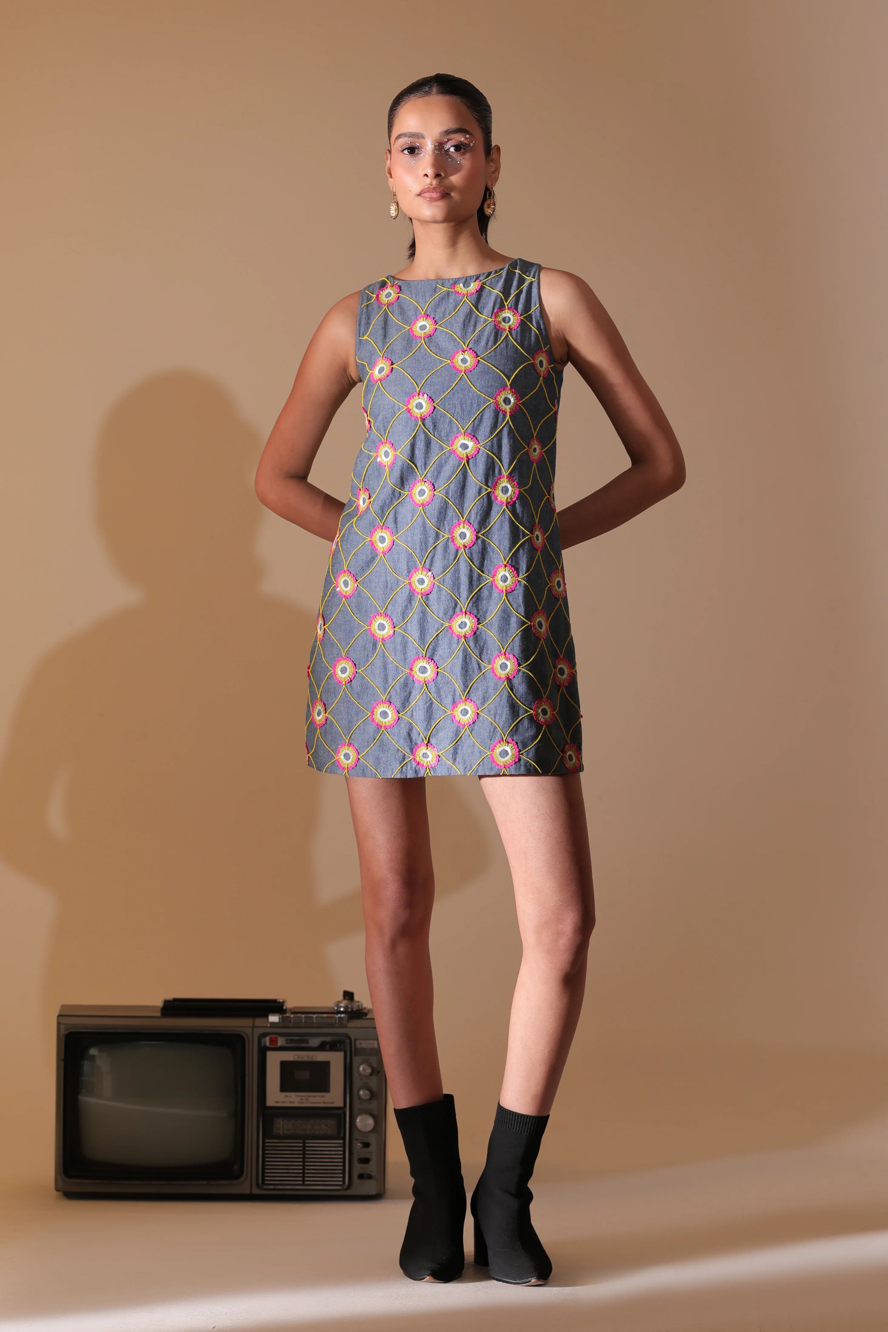 Daisy Lattice Shift Dress