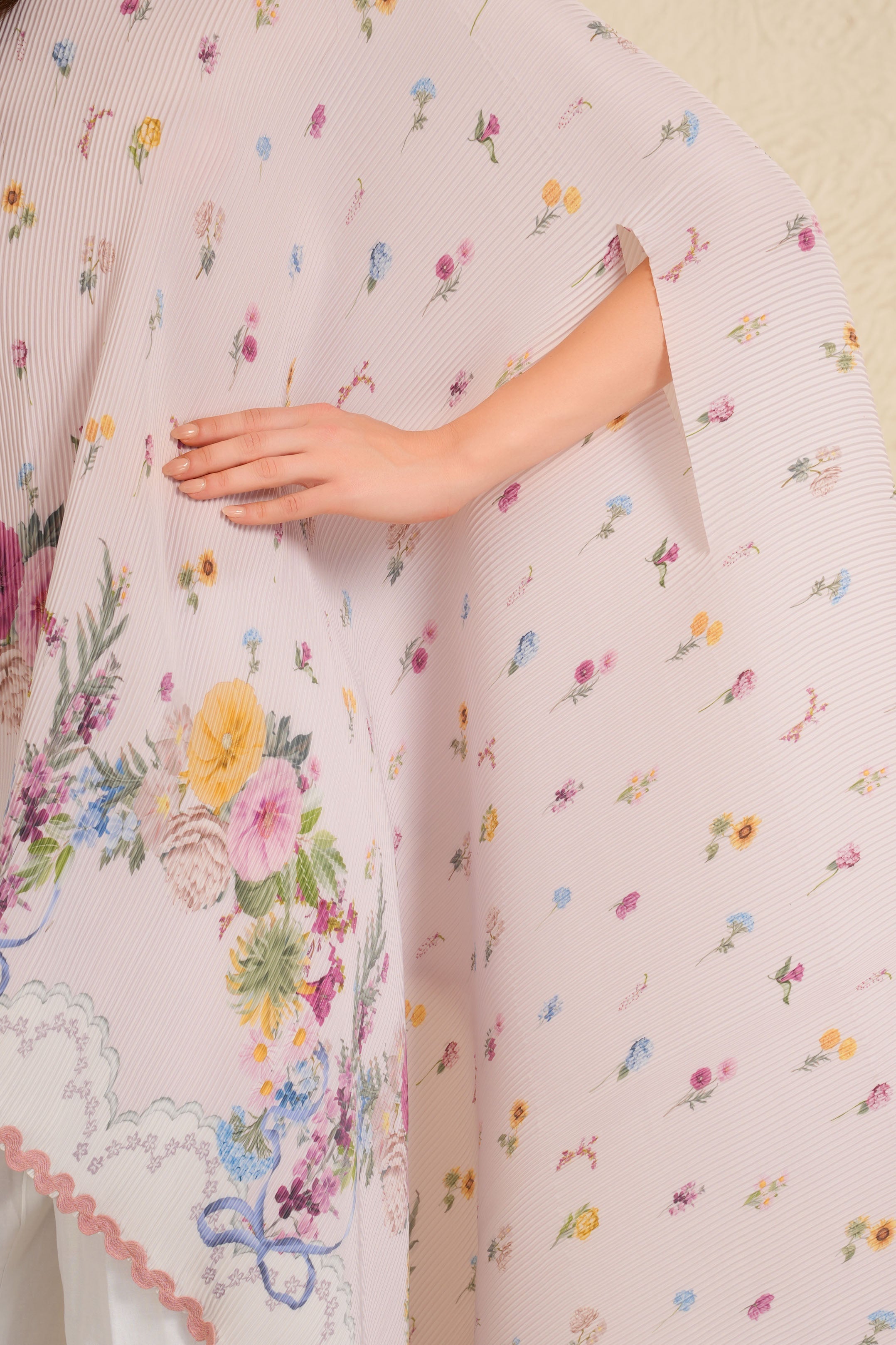 Soft Bloom Cape