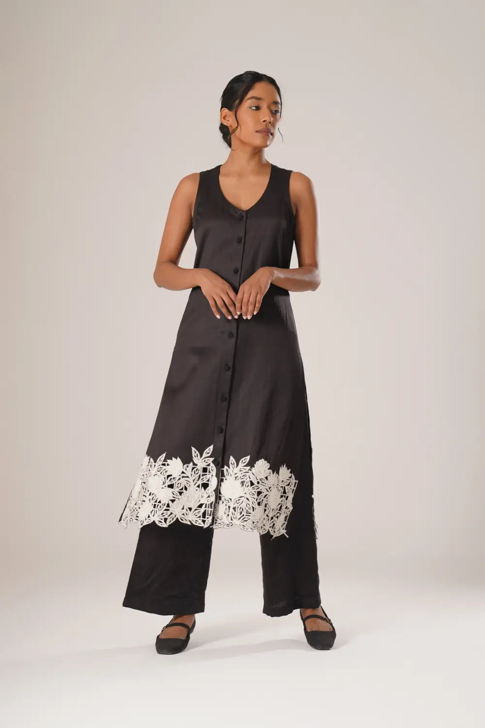 Noir Flora Kurta & Noir Trousers & Lattice Light Overlay