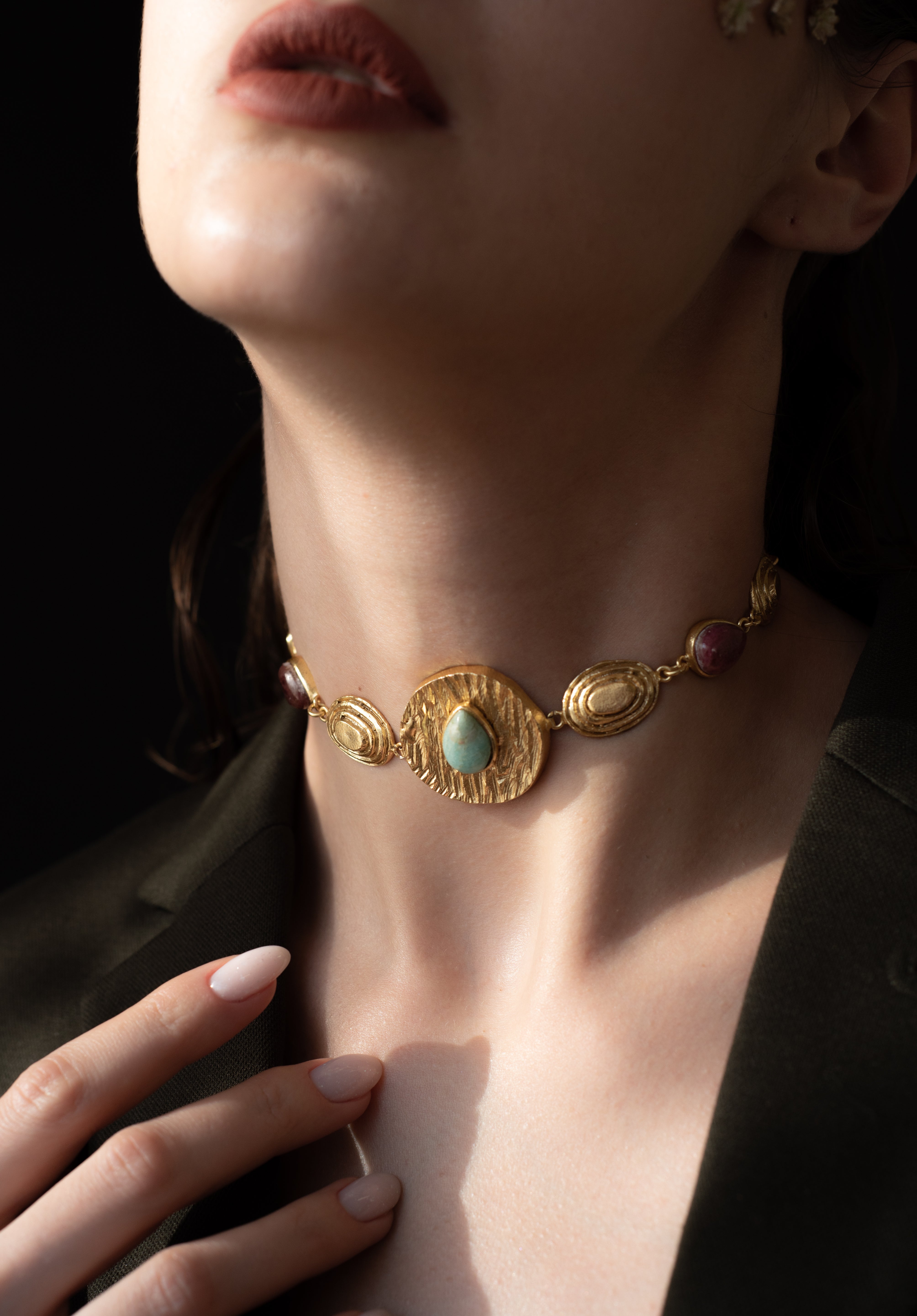Folk Chocker