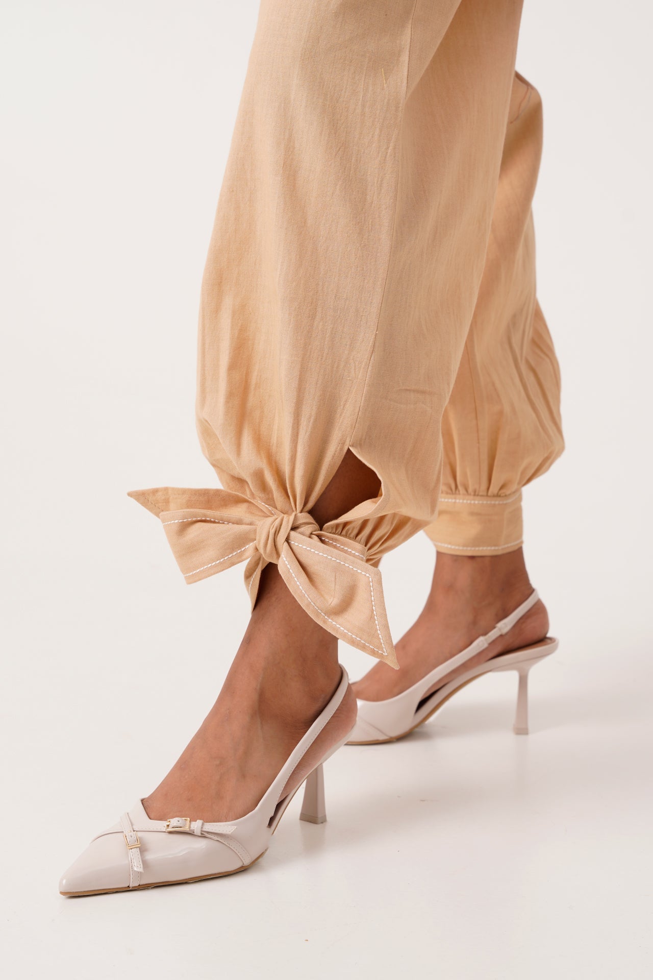 Ariel & Eva Madder Pleated Top & Latte Bow Pant