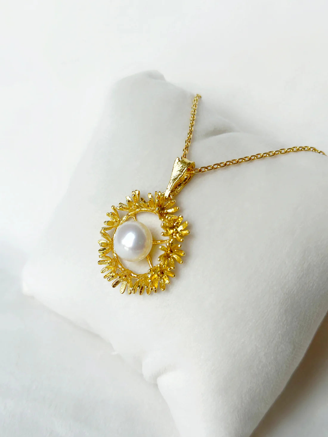Blooming Wreath Pendant Gold
