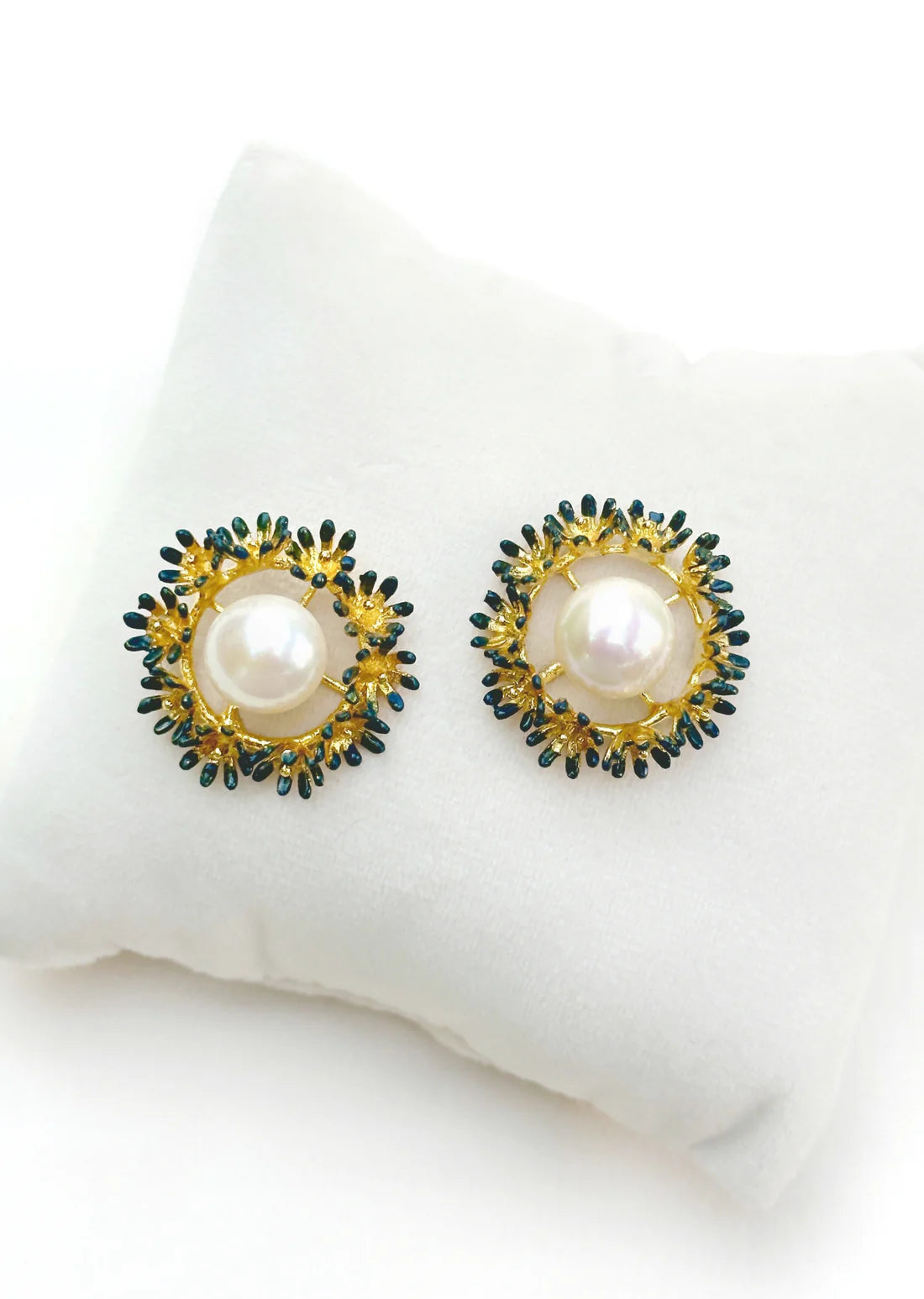 Blooming Wreath Pearl Studs Forget Me Not Blue