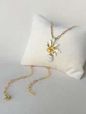 Flowerburst Pendant Snowy White