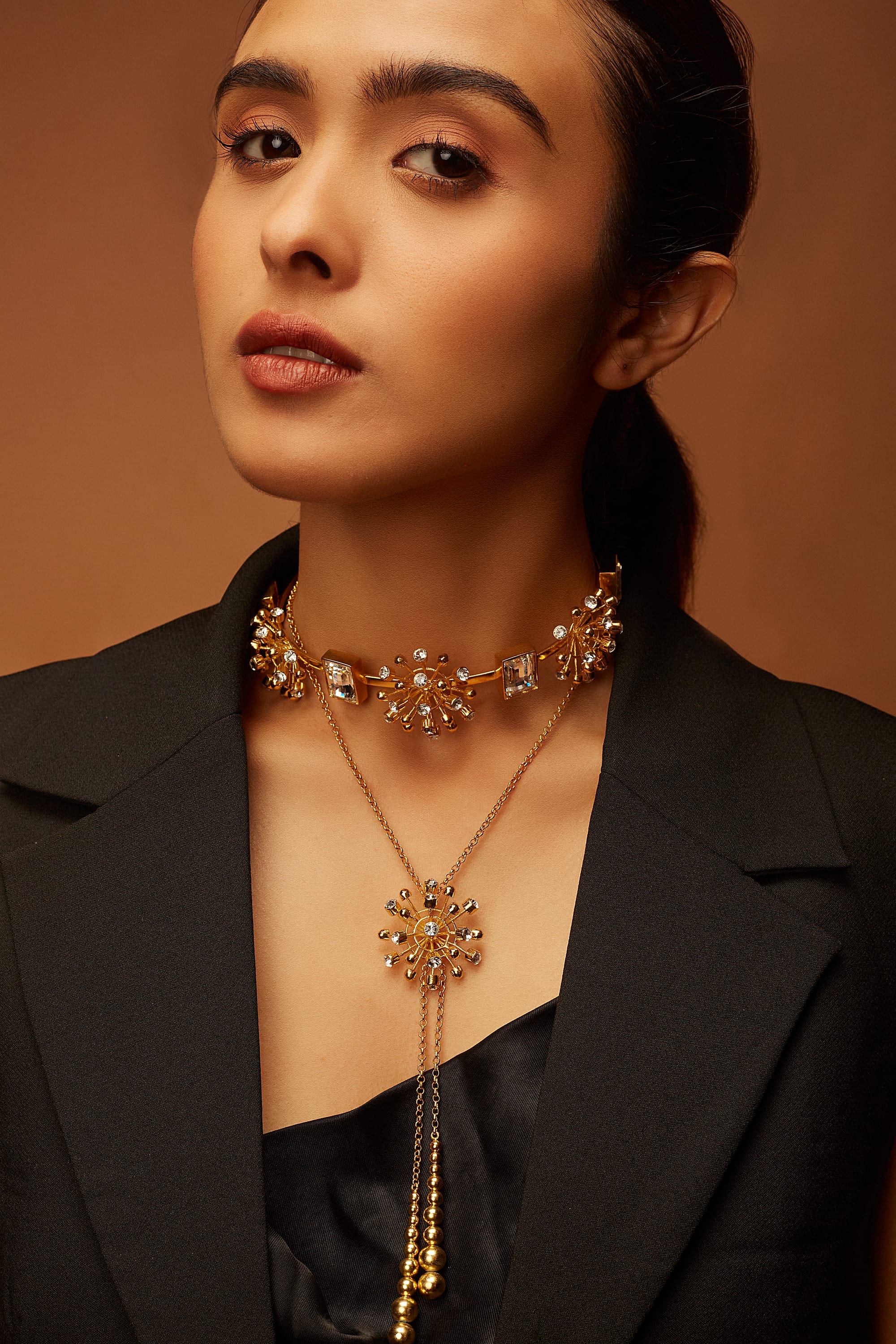 Divya Agarwal in Flora Choker