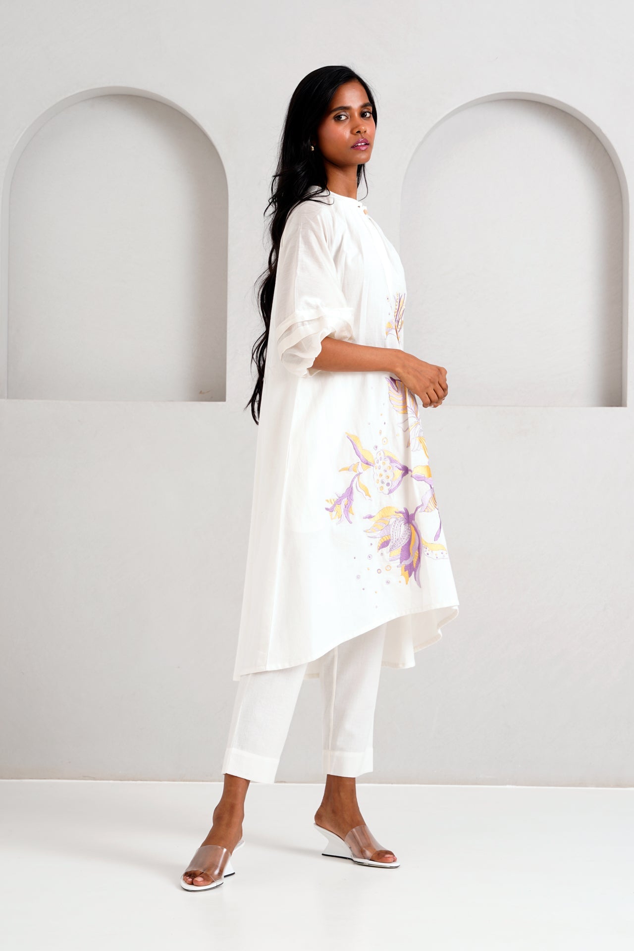 White Suvi Set Embroidered Tunic & Pants