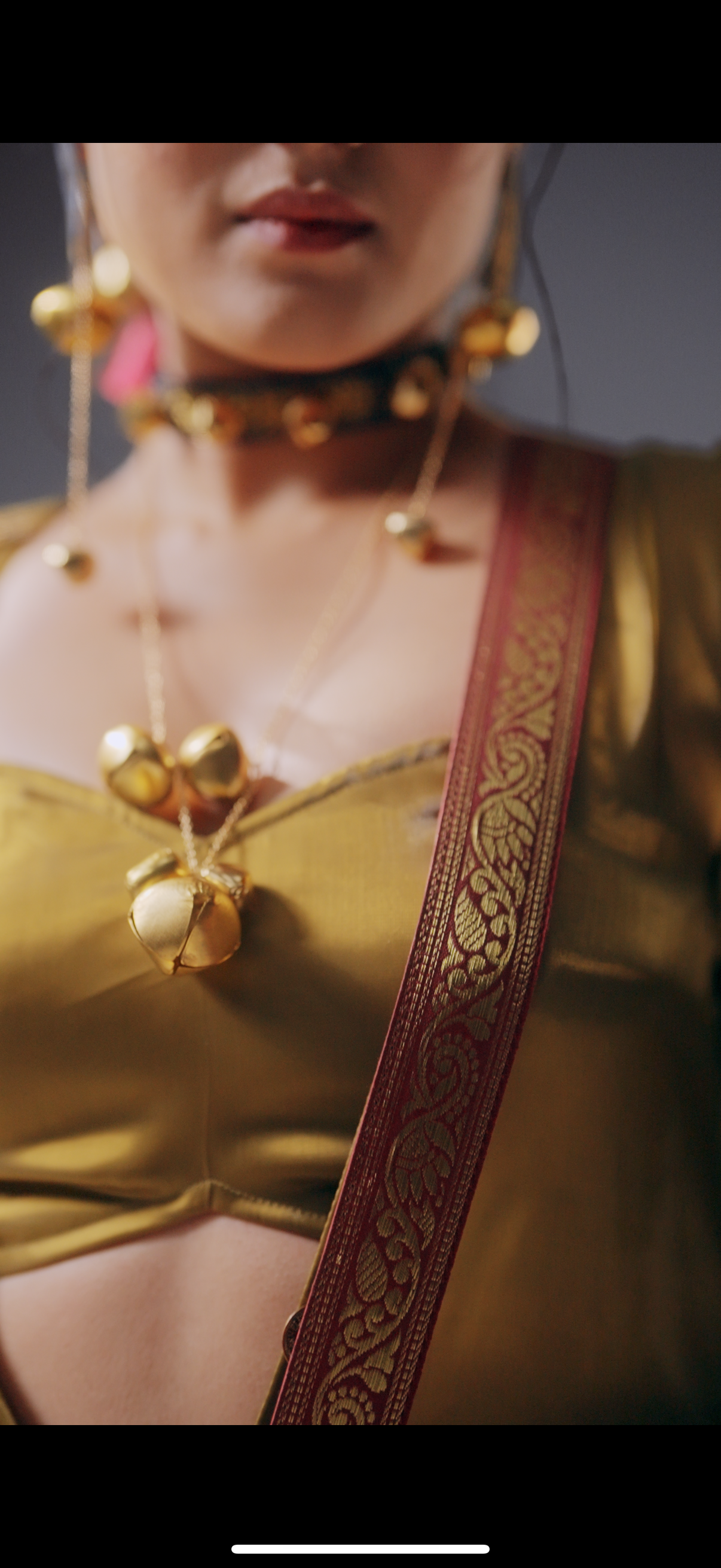 Zari Lal Sling