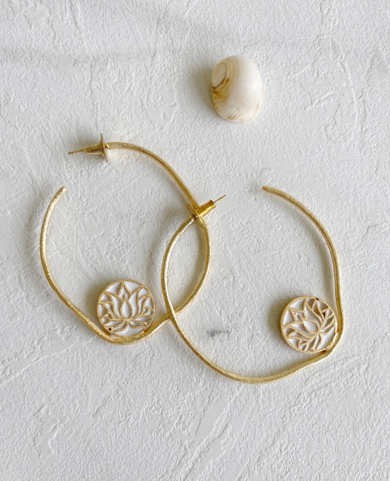 Minimal Lotus Loops