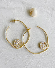 Minimal Lotus Loops