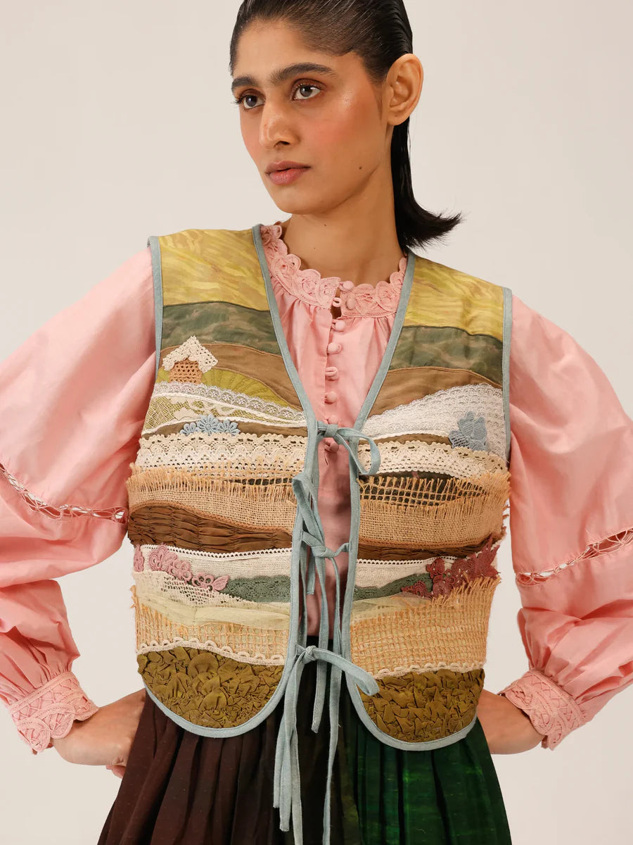 JANET_GILET_LACE_APPLIQUE_-re-COVER-IMAGE_900x_1b663a08-4d89-4f1b-8134-9f56e764e415.webp