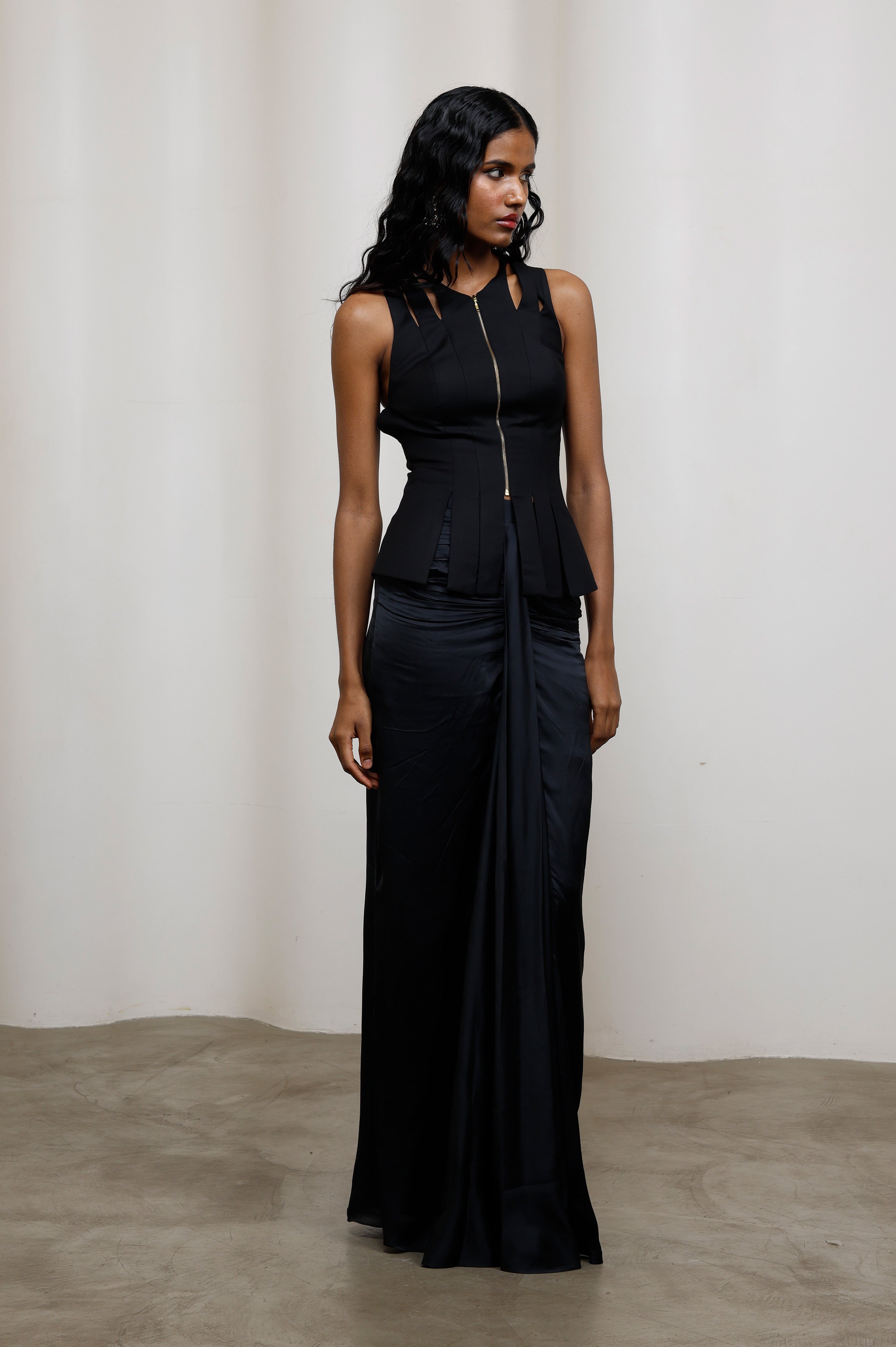 Kuro Shredded Top