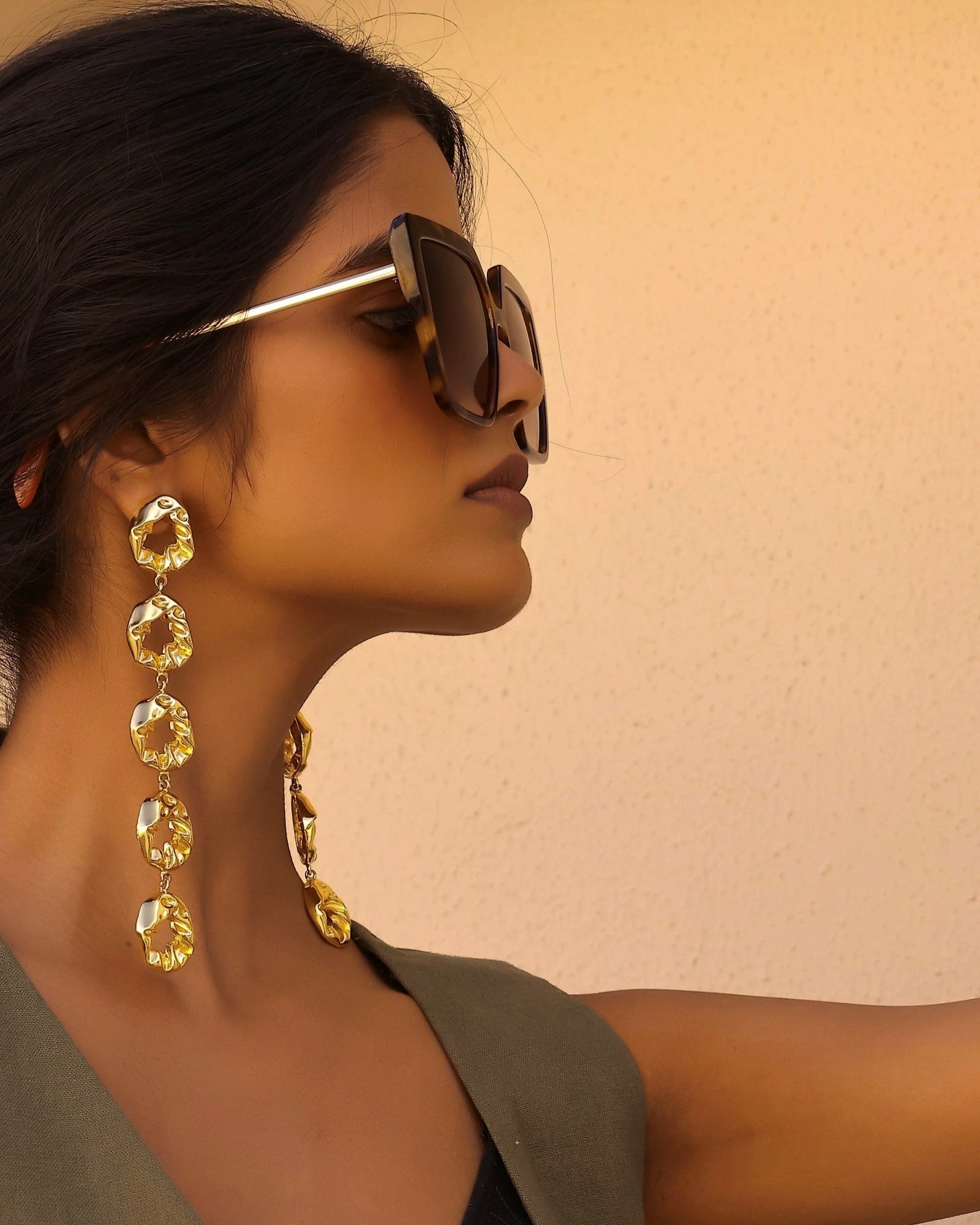 PebbleMoltenStatementDanglersModelImage_2_lessthan1mb.jpg