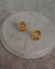 Pebble Molten Studs
