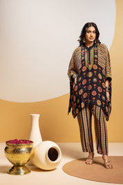 Taarani Black Embellished Kimono Kurta Set