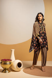 Taarani Black Embellished Kimono Kurta Set
