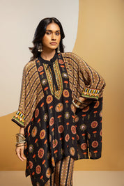 Taarani Black Embellished Kimono Kurta Set