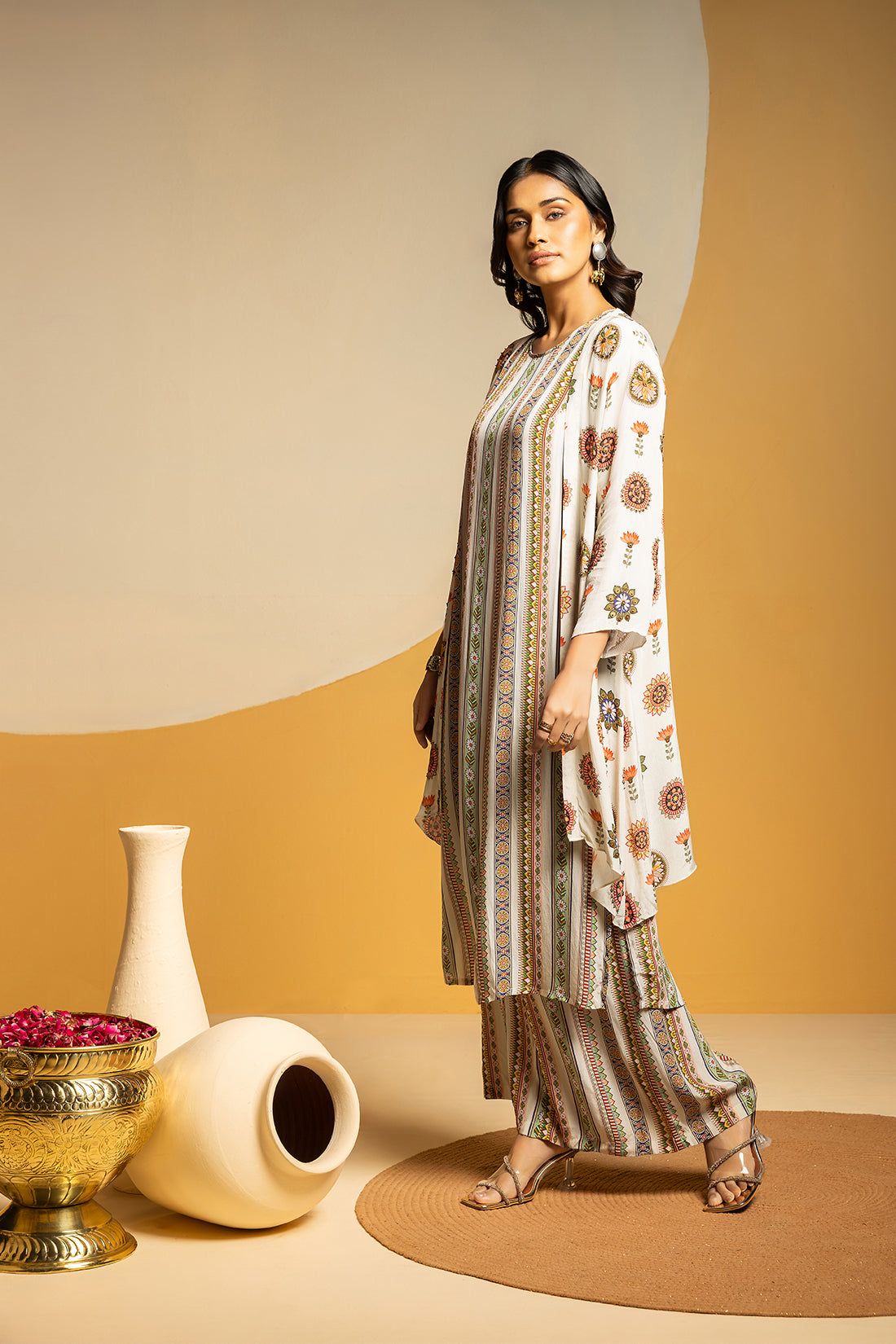 Taarani Off White Printed Kurta Set With Jacket