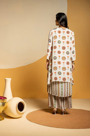 Taarani Off White Printed Kurta Set With Jacket