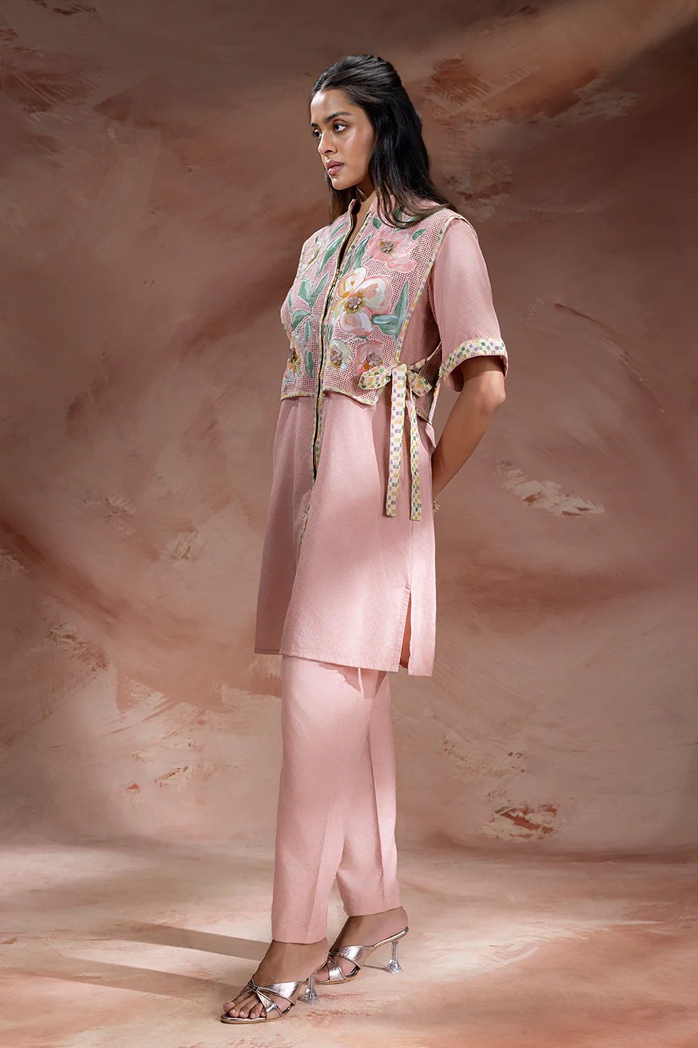 Zeya Appliqué Bib Detail Kurta and Pants