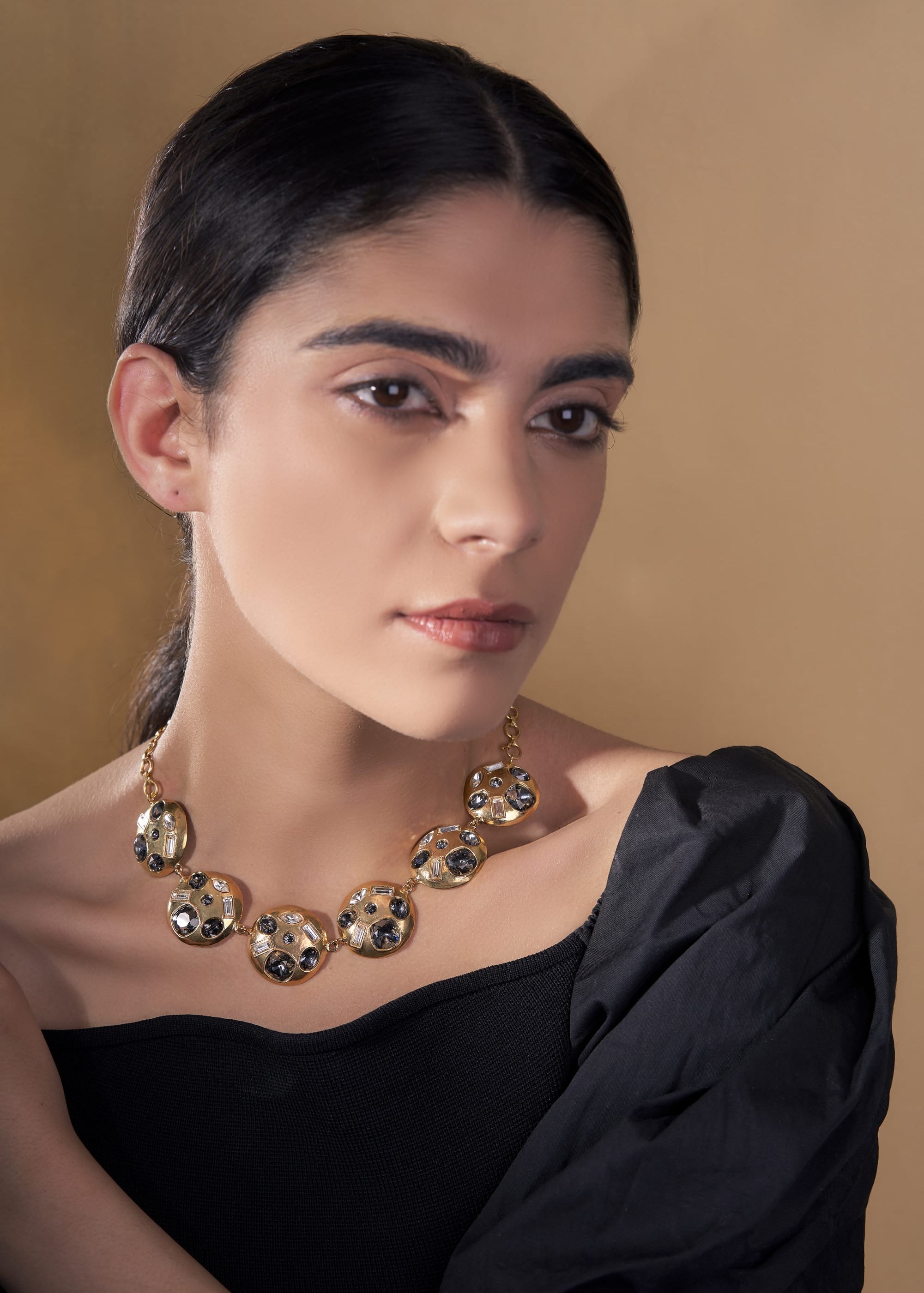 Thea_Crystal_Neckpiece_1_9f3d6b2a-5187-4cbf-98bf-7fb42f4e695f.jpg
