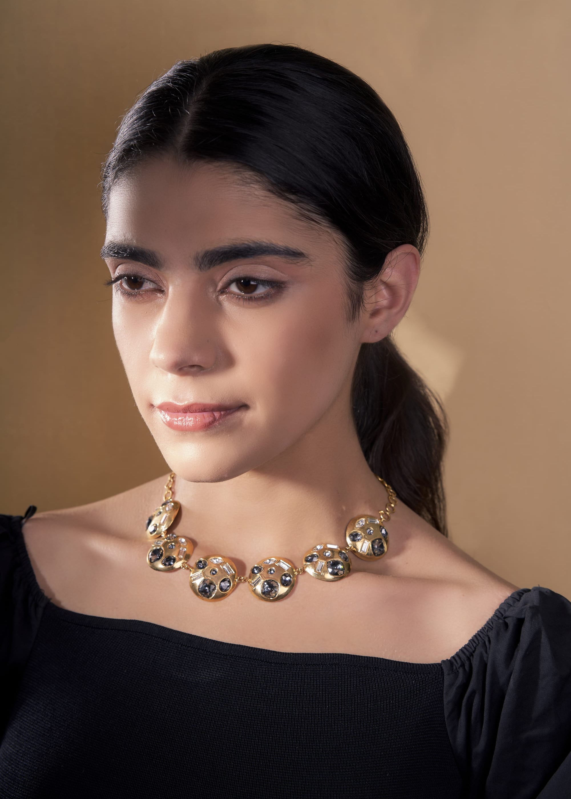 Thea_Crystal_Neckpiece_2_caae6741-3c3d-497d-b238-f732ccafafe1.jpg