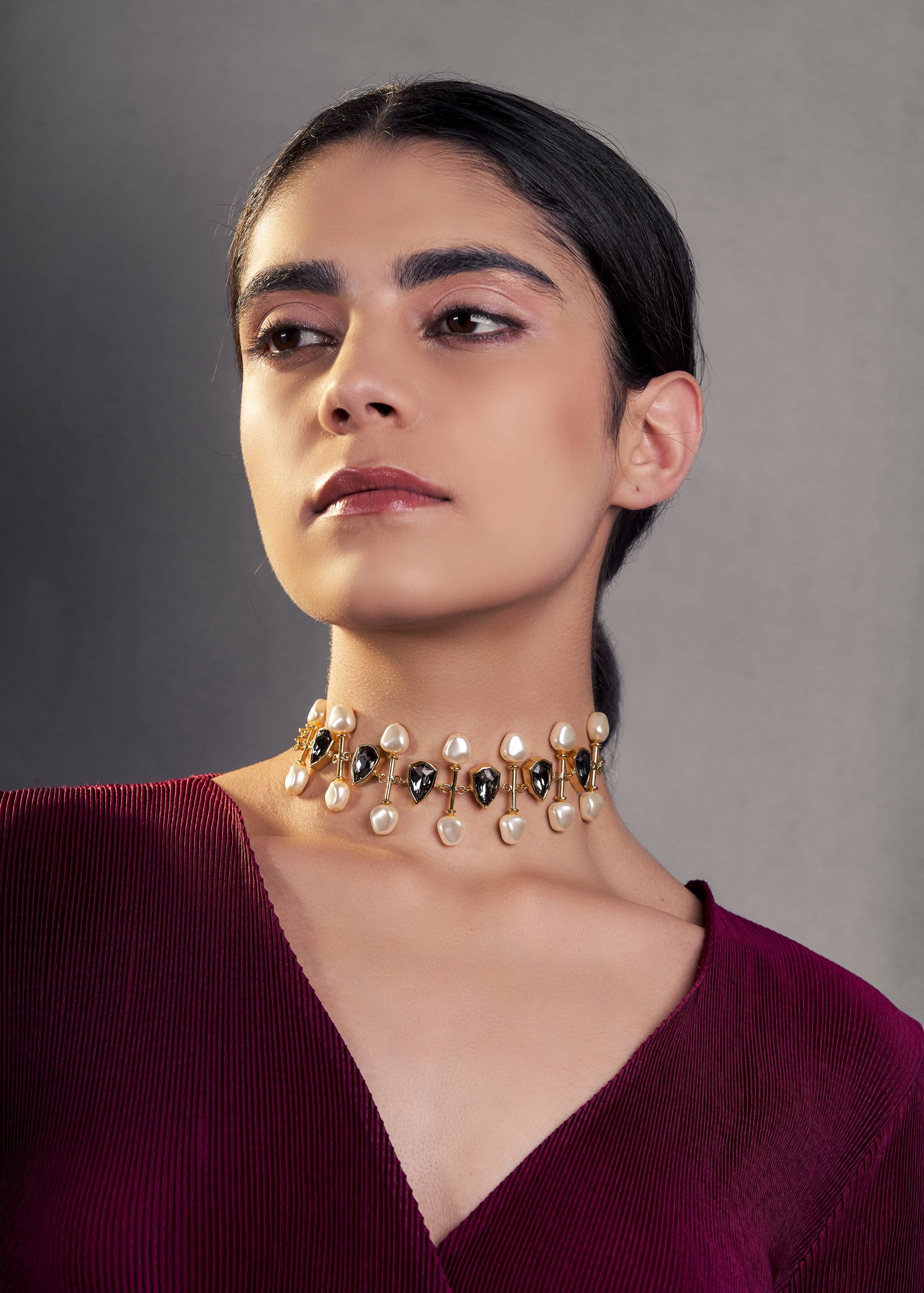 Timeless Vibrant Crystal Pearl Choker in White Crystals