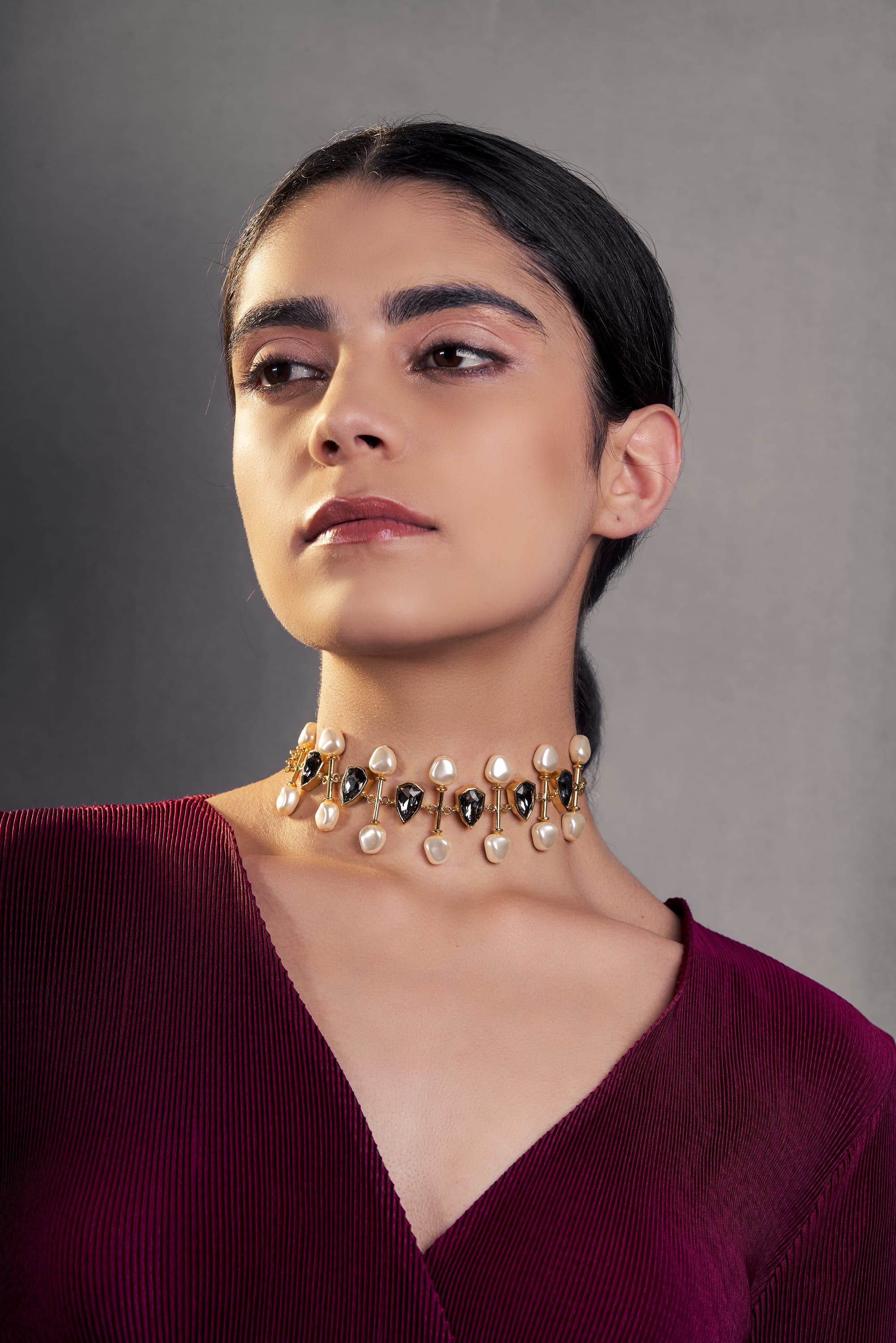 Timeless Vibrant Crystal Pearl Choker in White Crystals