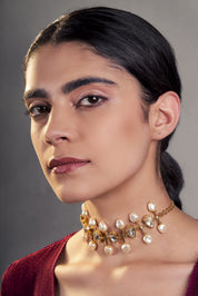 Timeless Vibrant Crystal Pearl Choker in White Crystals