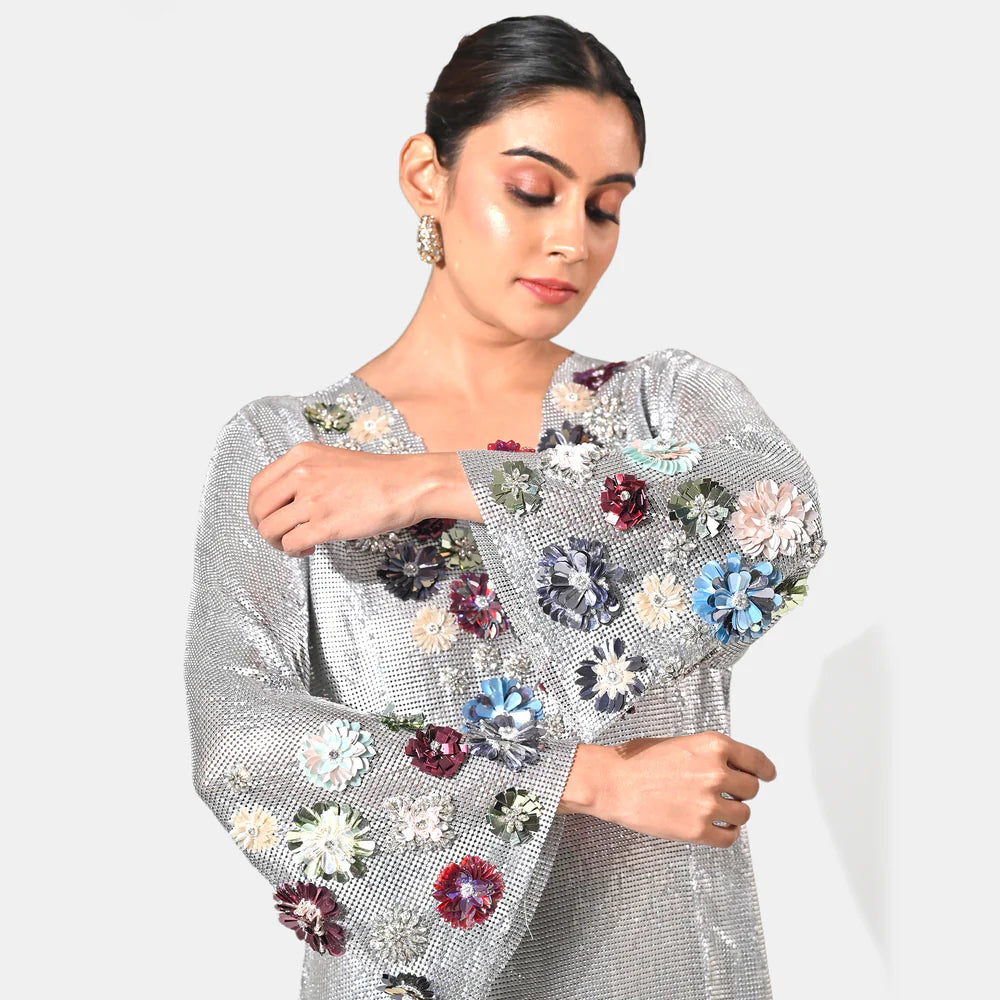 ZAHRAFLORALEMBELLISHEDCHAINMAILMETALLICSILVERKAFTAN2.webp