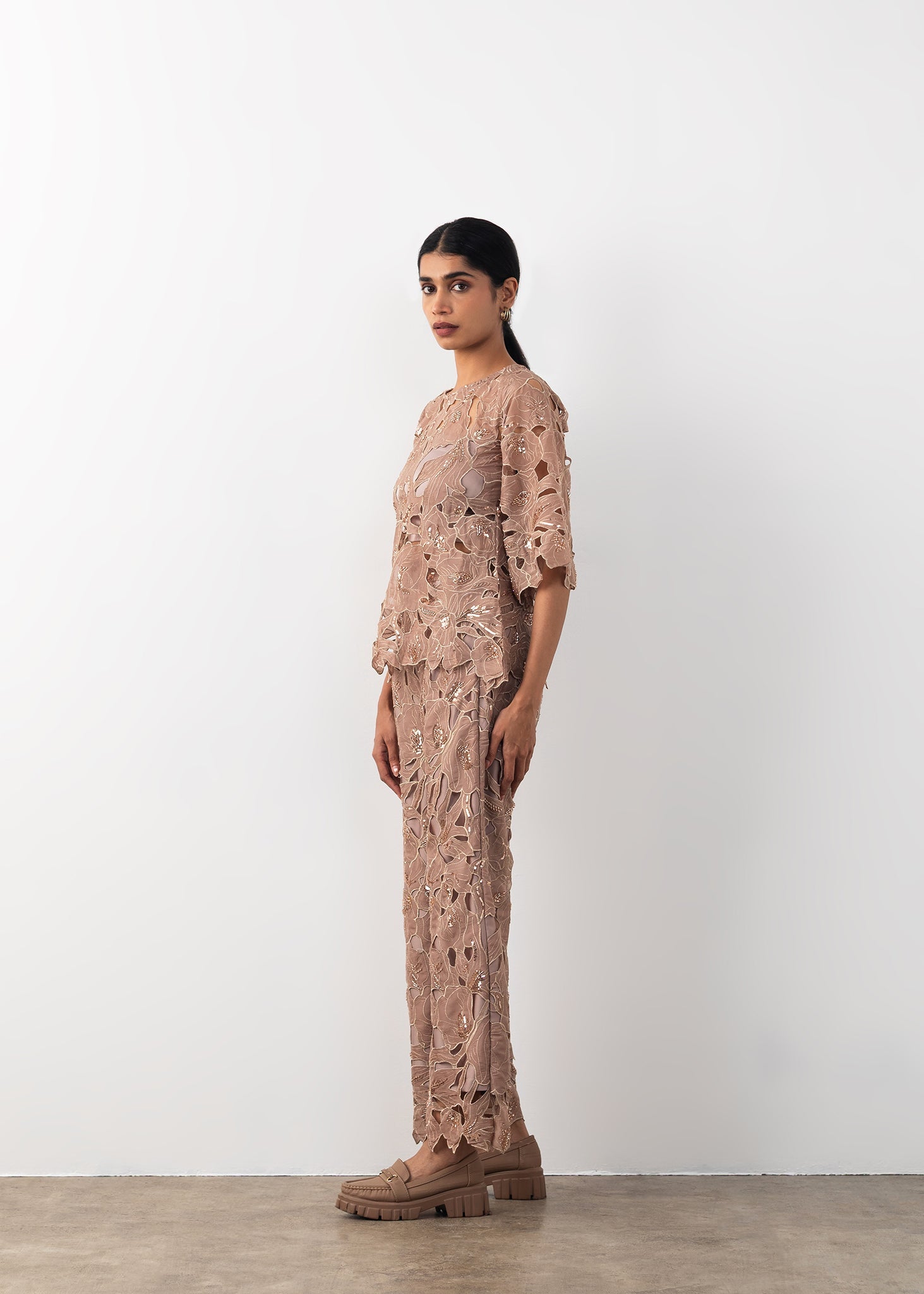beige2_18599828-4628-4e2b-b46a-d8ceef09fb8d.jpg