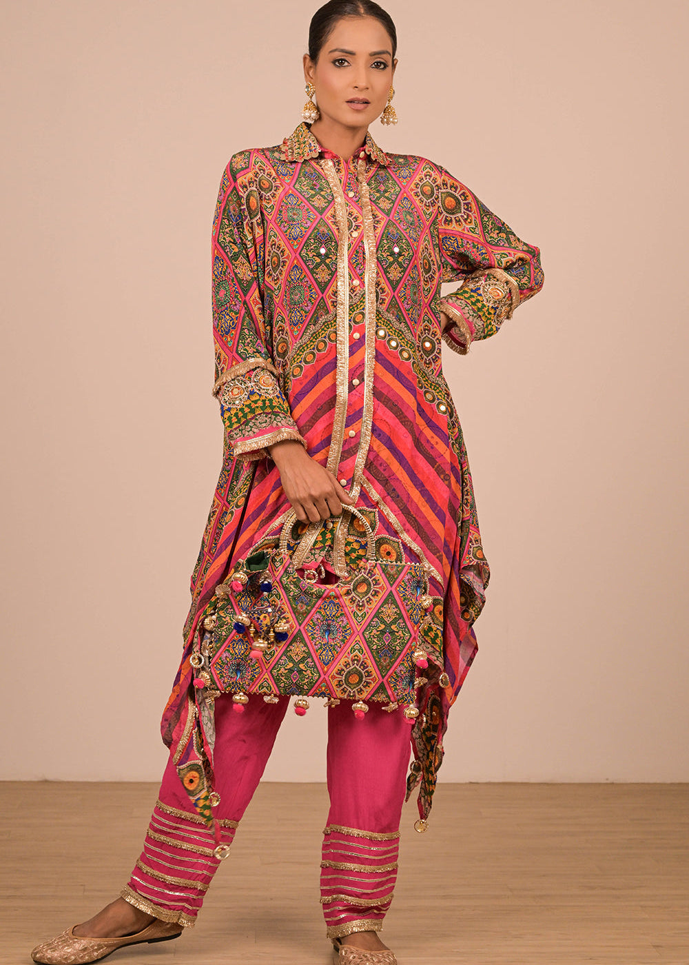 ishum_magenta-high-low-kurta-set-in-crepe-fabric-with-canvas-tote-bag-1.jpg