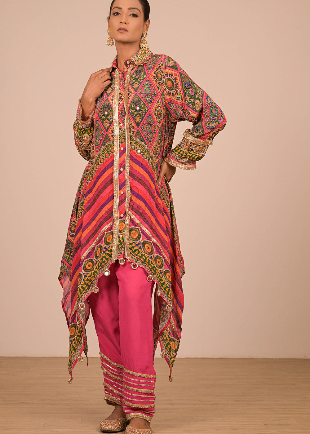 ishum_magenta-high-low-kurta-set-in-crepe-fabric-with-canvas-tote-bag-2.jpg