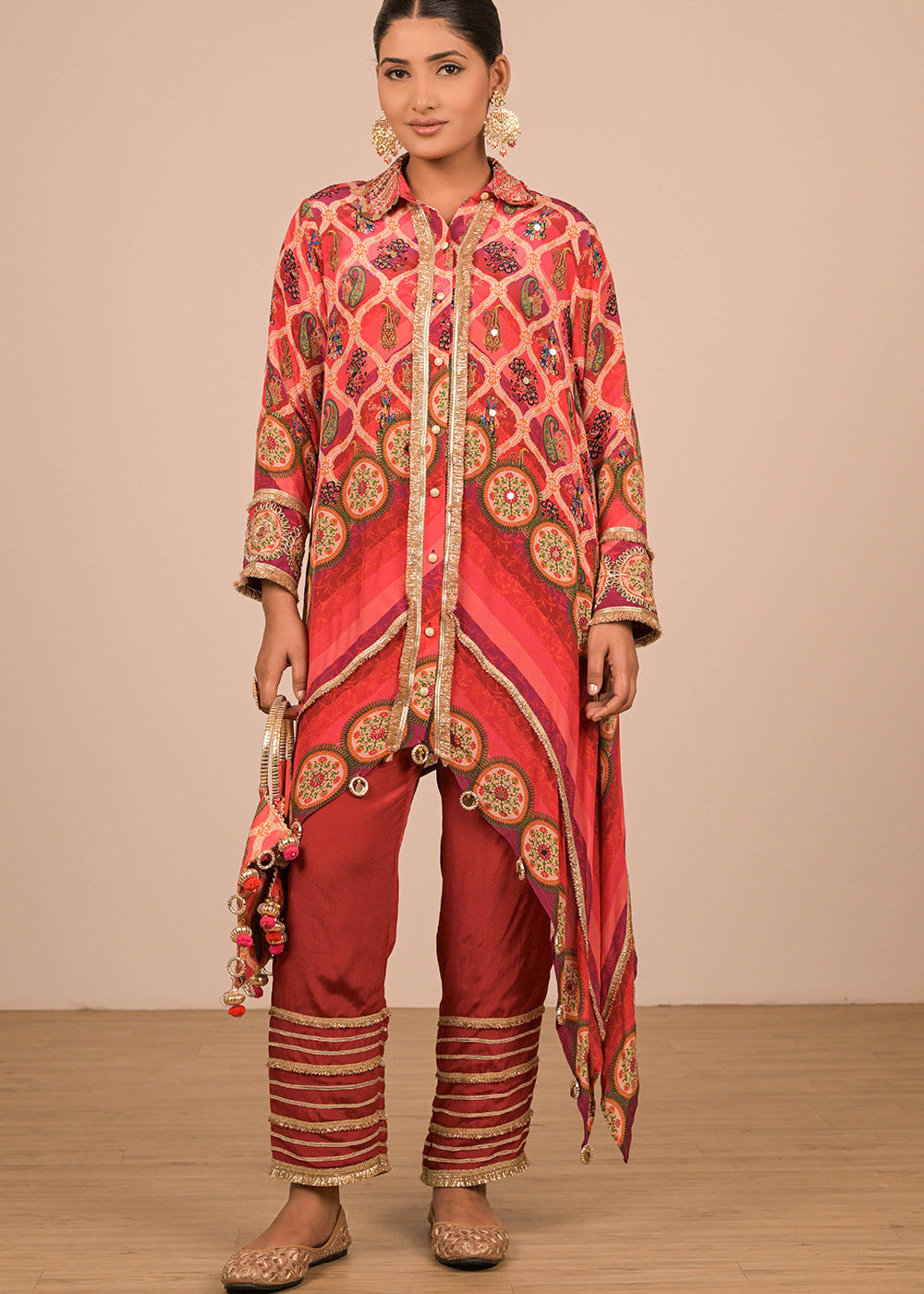 ishum_persian-red-asymmetric-hem-kurta-set-in-crepe-fabric-with-canvas-tote-bag-2.jpg