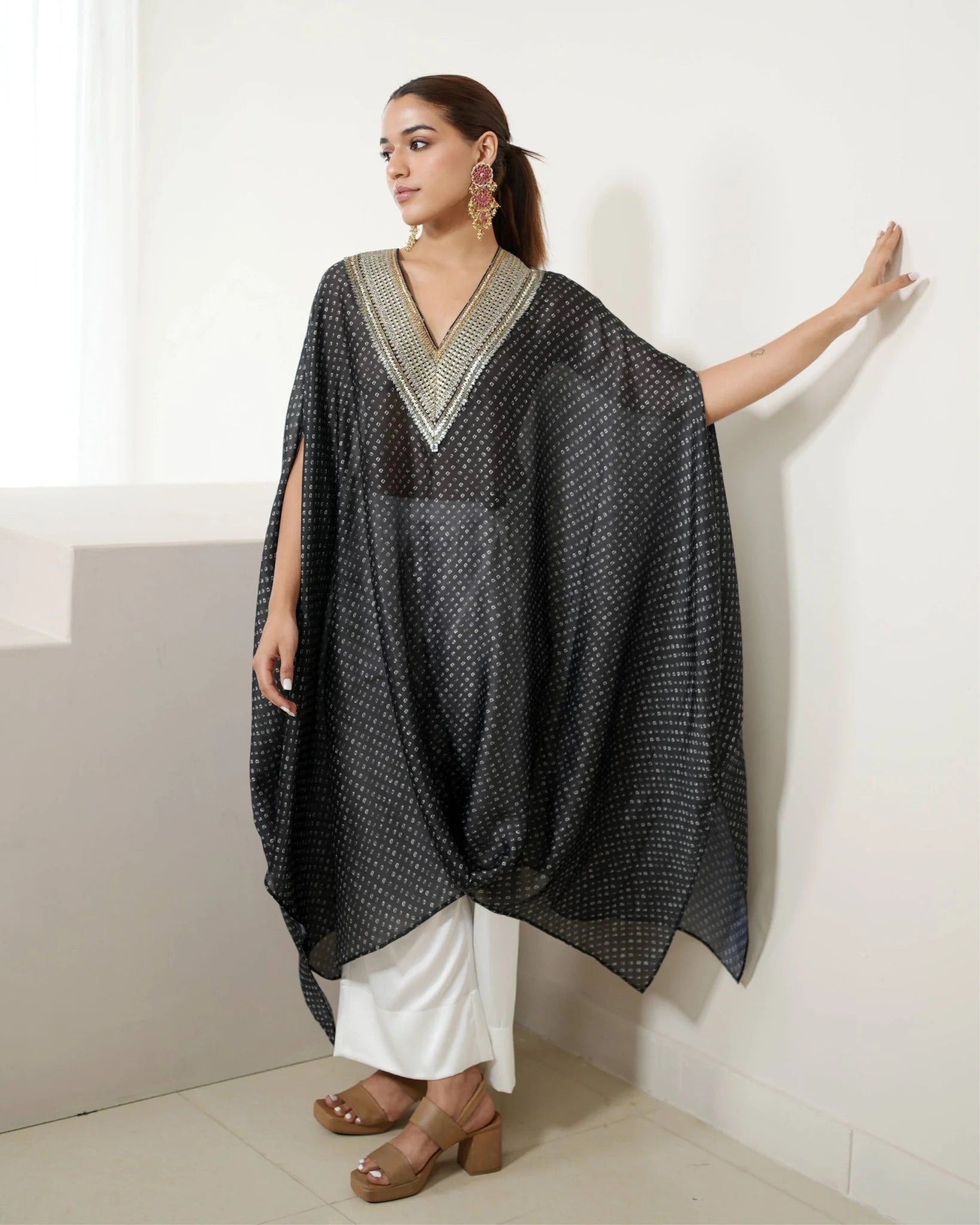 kurta-set-bandhej-black-ivory-silver-gold-373519.webp