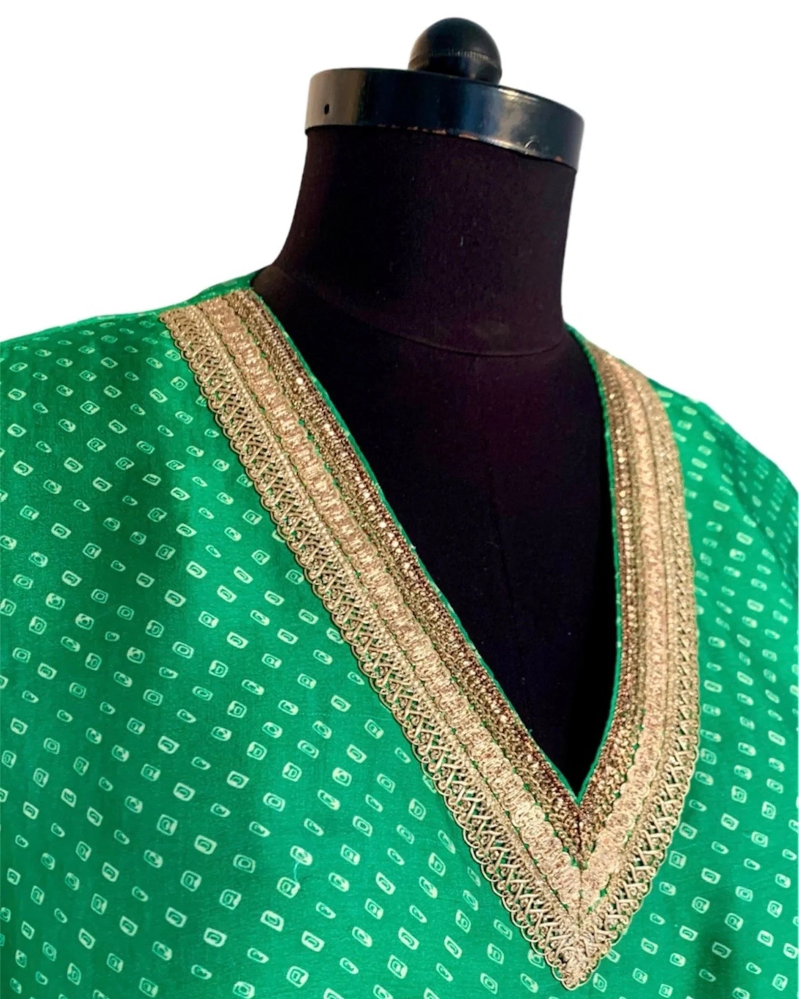Bandhej Parrot Green & Gold V Neck Kurta Set