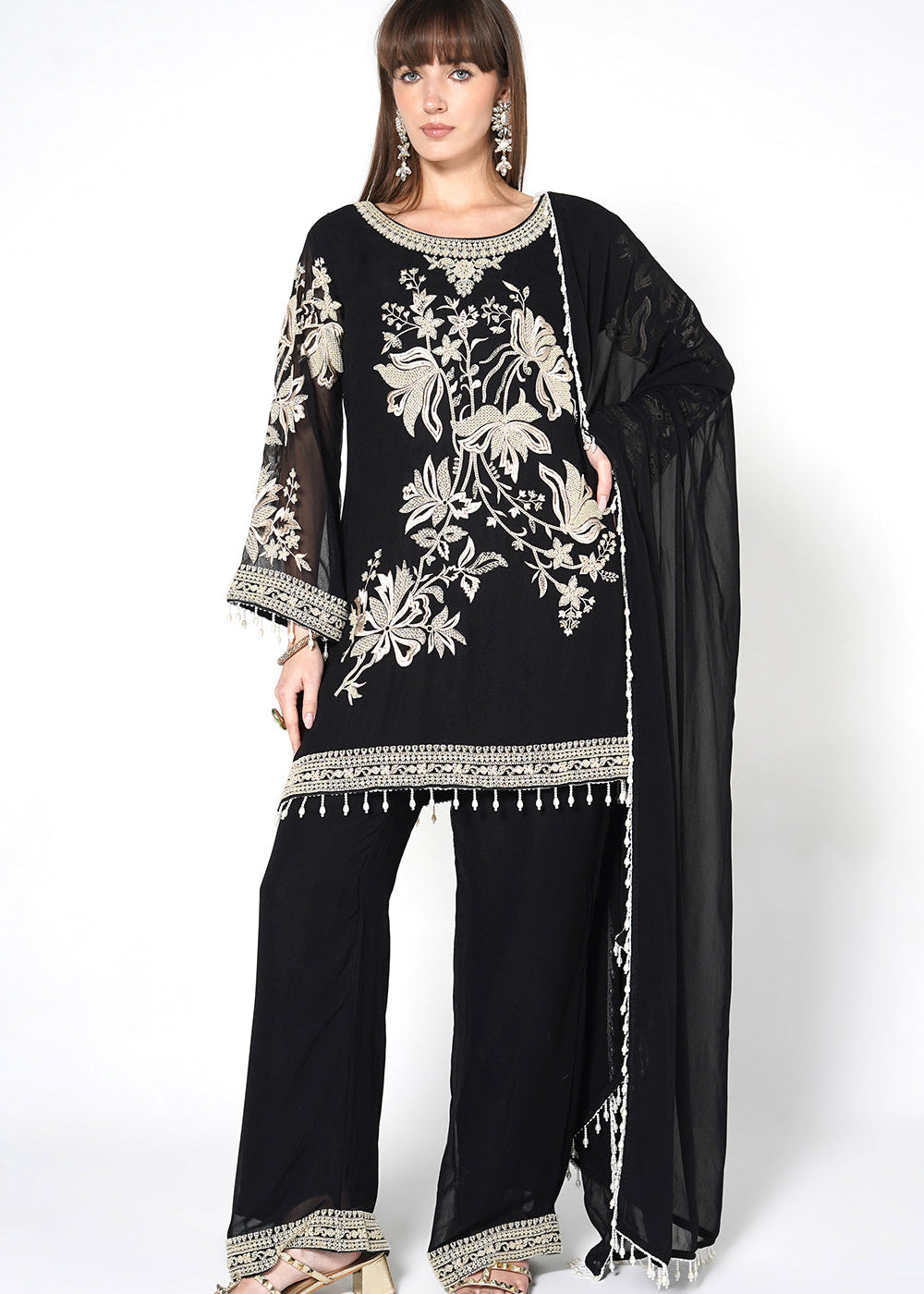 mouse-grey-georgette-kurta-set-with-contrast-white-embroidery-and-matching-dupatta-1_2022089b-da36-49ce-8cc9-a72131871051.jpg
