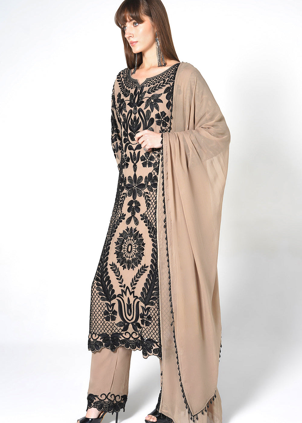 peach-georgette-kurta-set-featuring-intricate-black-embroidery-and-sheer-dupatta-2_b2671829-ab49-496a-b23d-917491d32164.jpg
