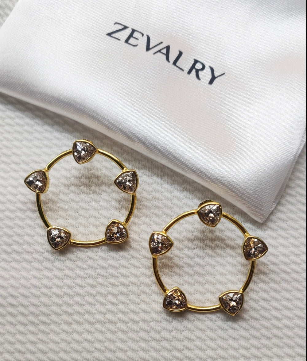 r1_Pyramid_Stud_Earrings_d4118c17-df0e-4eaf-96b9-015f5479e572.jpg