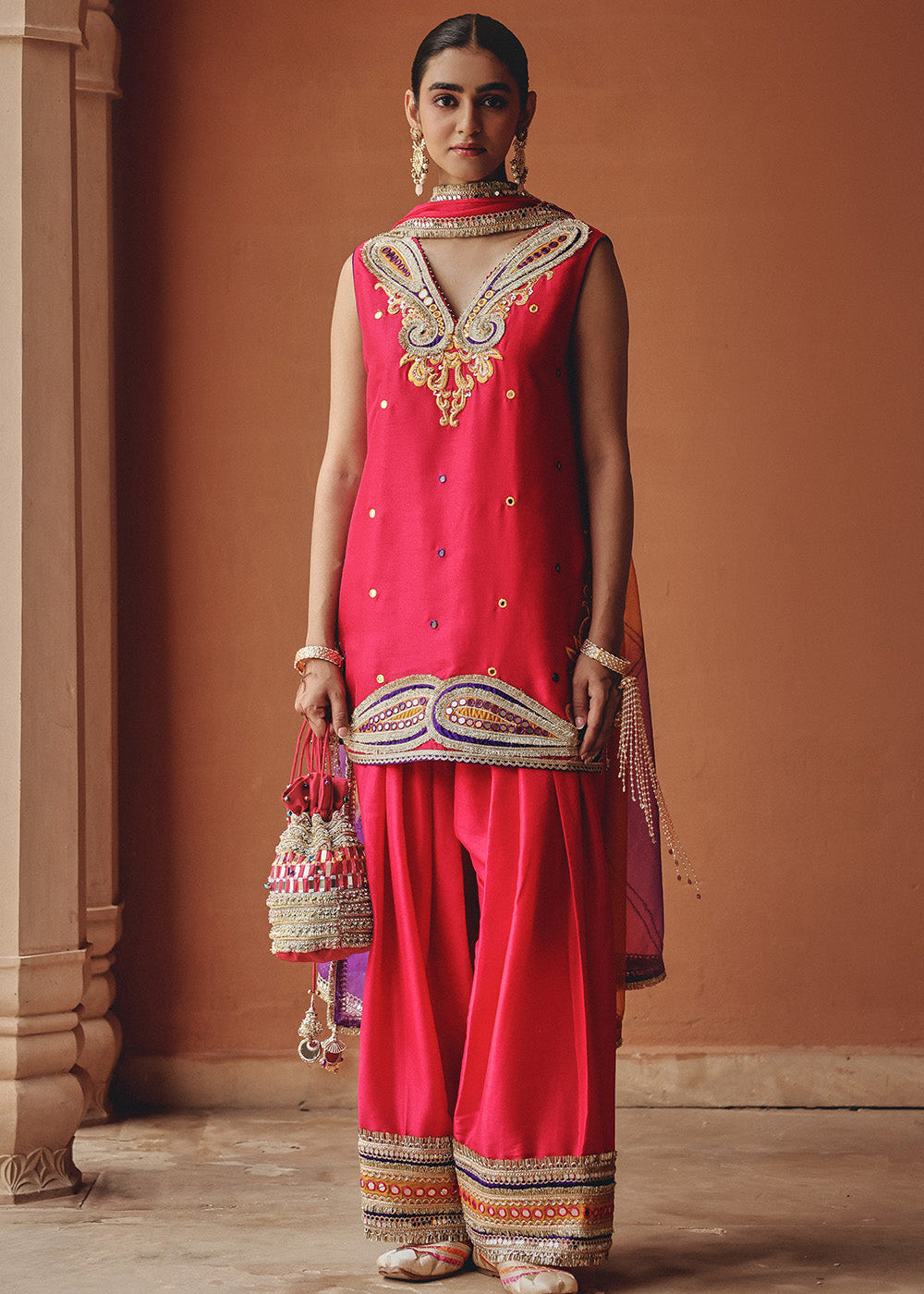 rani-sitara-e--chamak-1_bdc440ee-5e3b-483d-9ac3-f7719831cf89.jpg