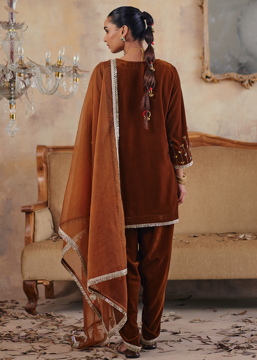 velvet-saaz-aj-mehfil-05-2_ebad9f6b-e784-42ba-adee-6de4111c6495.jpg
