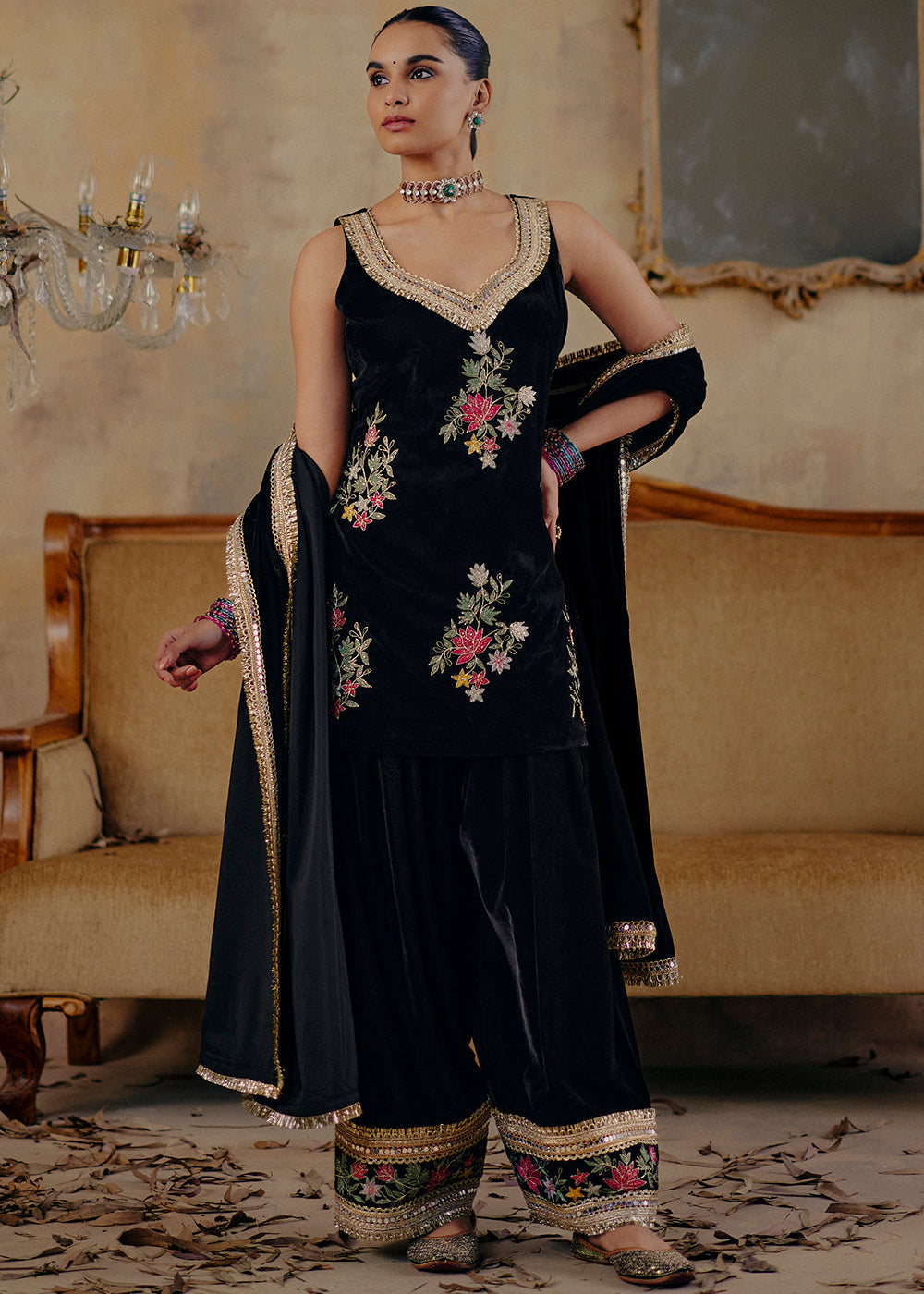 velvet-siddat-aj-mehfil-04-2_28afaea4-44d3-41d6-bdbc-f2b9d59dc68d.jpg